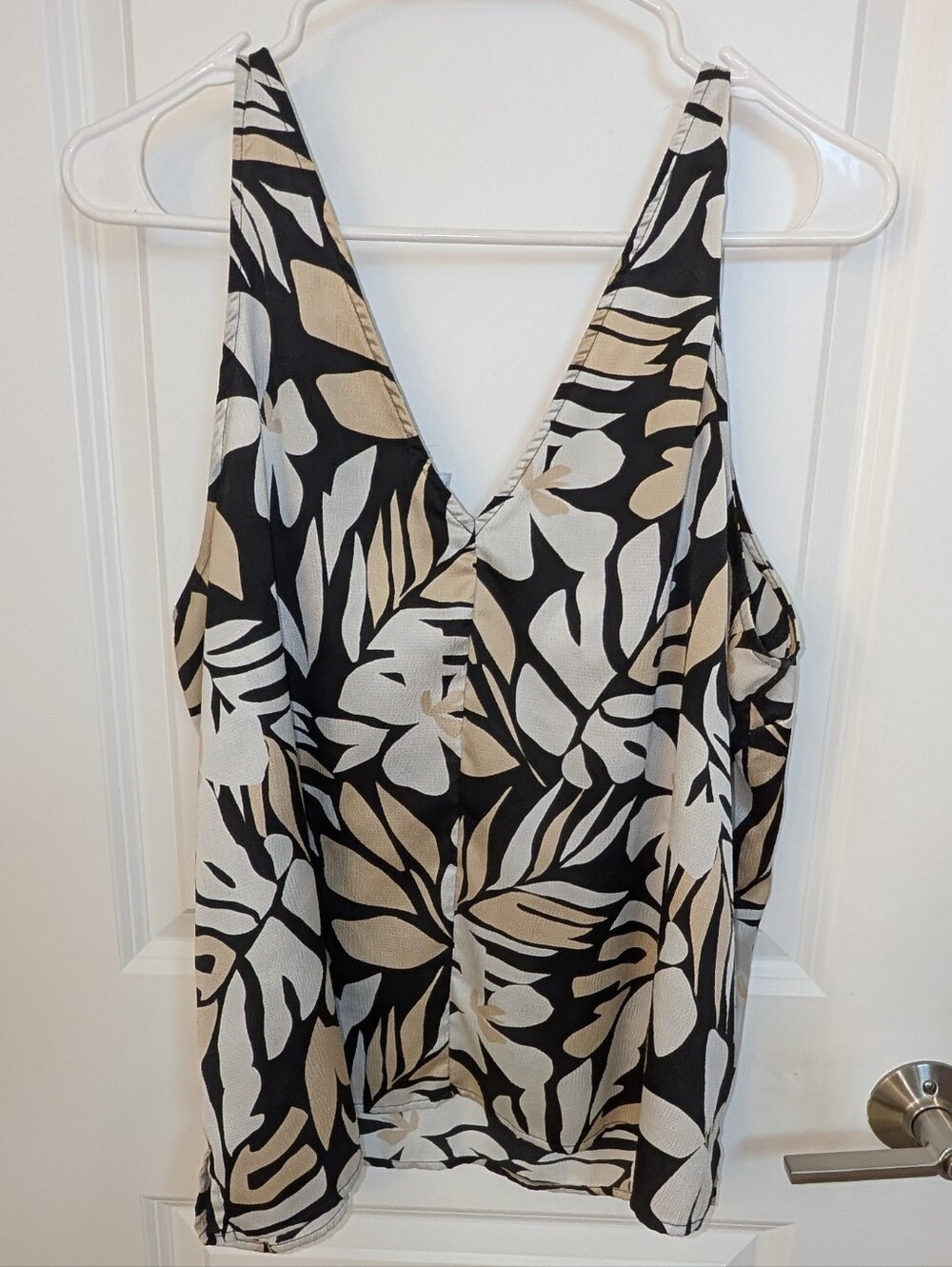Old Navy Black and Cream Leaf-Print V-Neck Camisole
